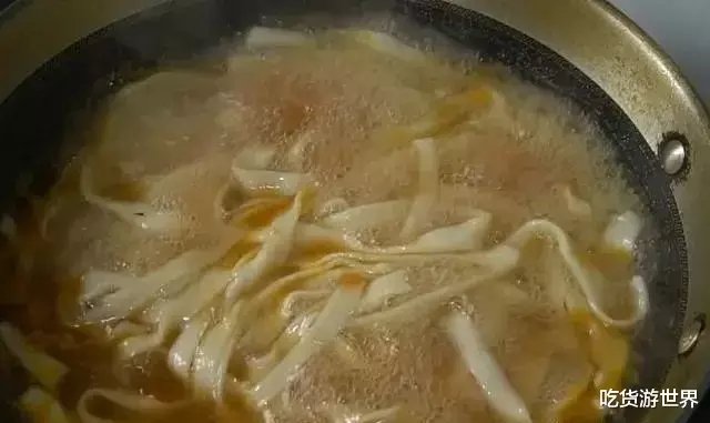 【面条】面条不用手擀了，教你一个新做法，我家隔三差五做一次