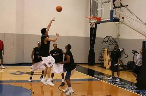 灰熊队■直接无视NBA！中国57号秀豪横！1300万球队股份！明白了