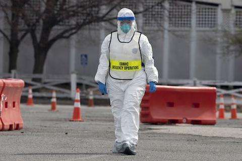 日本@为什么美国死了近十万人，却看不到内乱？