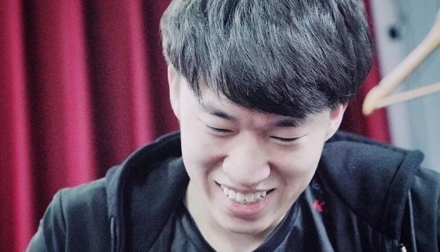 lpl:UZI的警示还不够吗?小虎打完直奔医院,网友:LPL官方必须改变