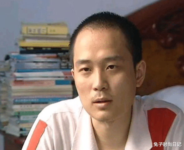 清华大学|高考狂人张非4次参加高考，考上清华、北大被退学，他今怎样了？