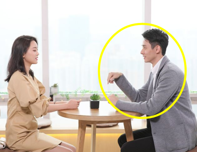 金晨|《女儿们的恋爱》金晨第2位约会男生像邓伦？得知他身份，网友：没戏