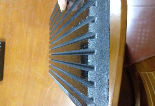 「」楼梯台阶想做防滑，老公要开槽我坚决反对，还是装铜条好看又实用