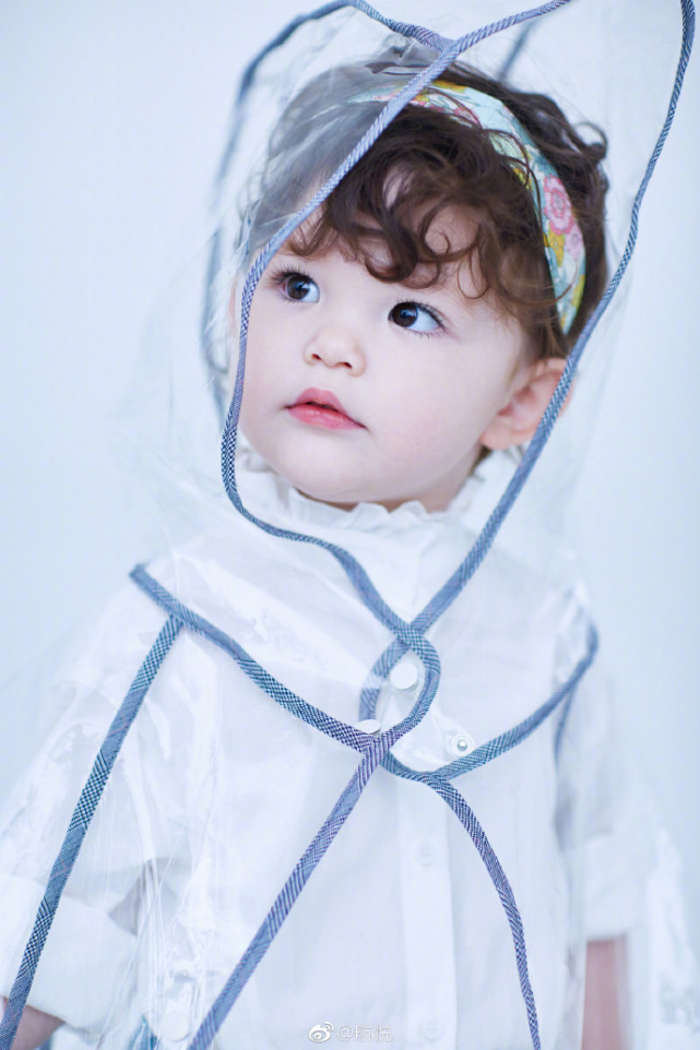 向佐|杜江霍思燕评论区沦陷，网友质疑女儿代孕一事，两口子闭口不谈！