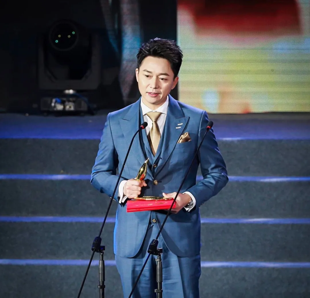 刘奕君|得罪影后8年无戏可拍,如今凭借一个背影秒杀全网,这个男人终于火了!