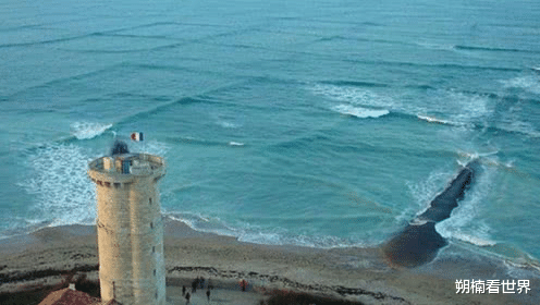 「」为什么在海上发现方形波浪，必须马上离开，现在知道还不晚
