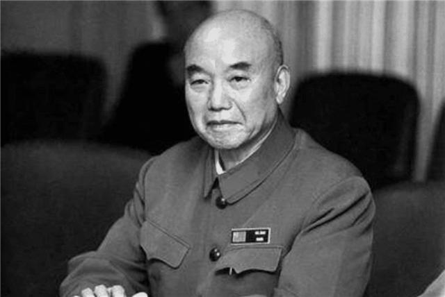 |她是“最美上将夫人”,长征路上草地生孩子,如今104岁依然健在