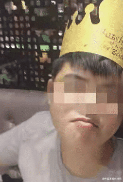 |17岁少年看守所内身亡，关押15天与20名成年犯人同居，曾带病擦地睡厕所