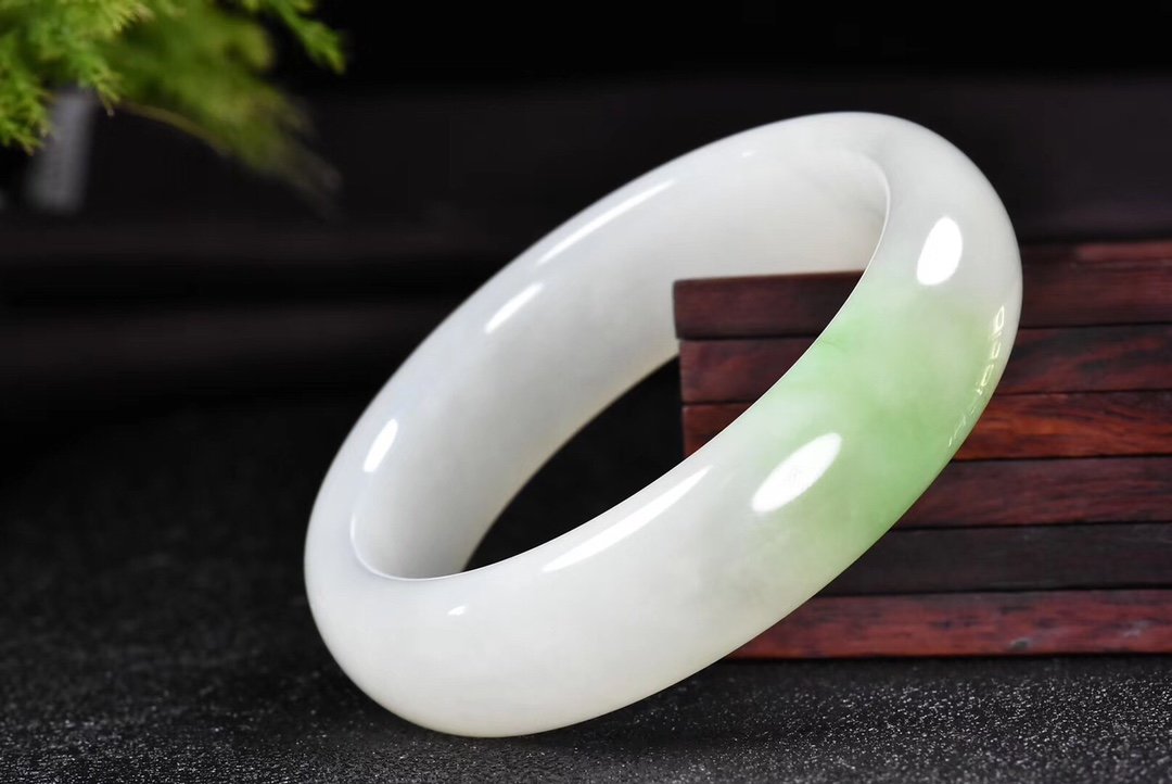 |玉器为何要上蜡, 让玉器变得更美?