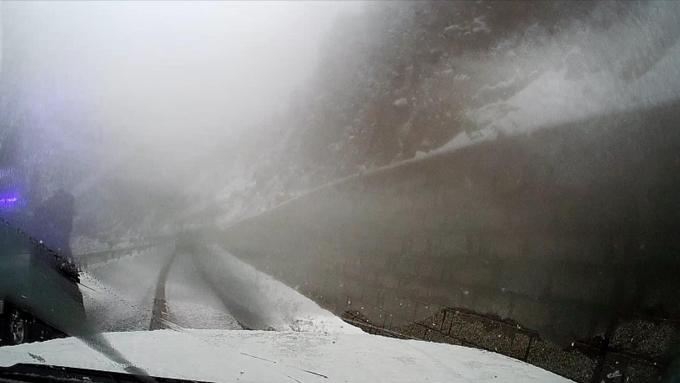 塌方|川藏318最容易断路的地段，一路塌方落石不断，带你体验惊魂自驾