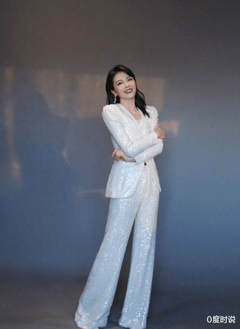 应届毕业生|刘涛果然还是适合职场风，看她扎双马尾发型后，有点认不出来她