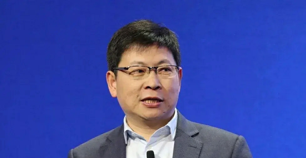 芯片|余承东：手机芯片没了，华为四年前就开始研发光刻机