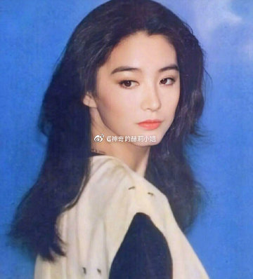 王祖贤:中国现代最耐看的几位美女,真的美如天仙。