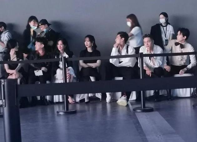 杨幂|过气有多悲哀？杨幂吴亦凡杨紫后台全程热聊，曾经收视女王却被冷落