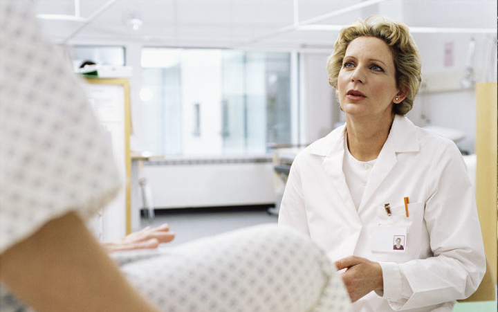 「疾病」癌症上门，手脚会“报警”？手脚出现这4种迹象，劝你别拖延