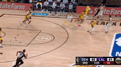 绝杀|库兹马绝杀瞬间：老詹发球扭头离去，浓眉接球双手传递，绝杀诞生了