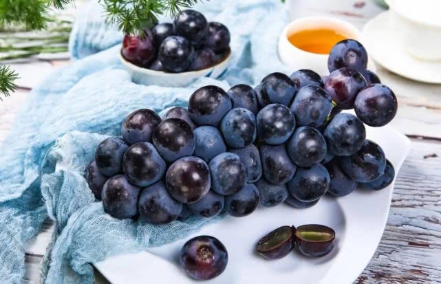 「水果」黑色水果知多少？水果论：小黑果，大能量，常吃黑果身体棒！