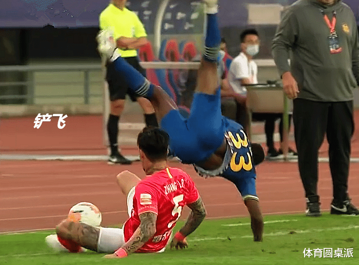 广州恒大|广州恒大保利尼奥逆境救主，为何有个让对方闭嘴动作？连裁判都让他别说话