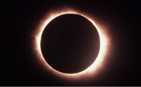 「半影月食」进入倒计时！6月6日将出现“罕见天象”，肉眼就能看到非常难得