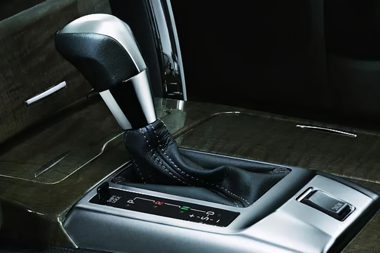 丰田威驰|全新版本丰田锐志曝光，V6+后驱，X车标重新，或明年上市