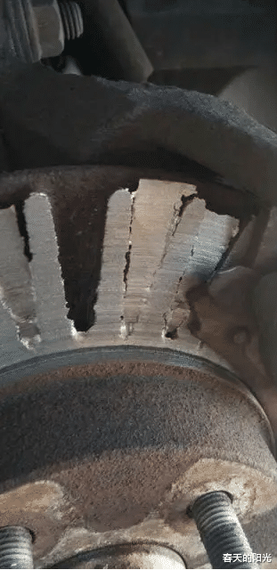 工地|“网友的刹车片磨损照片，一定要将刹车片用到“极致”啊！”哈哈