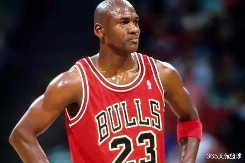 『迈克尔·乔丹』詹姆斯为何还没有超越乔丹？苏群给出解释，让人无法反驳