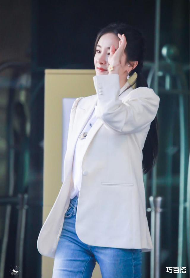 杨幂：杨幂的拳击辫太亮眼，双马尾配小西装，英气少女风格完美驾驭