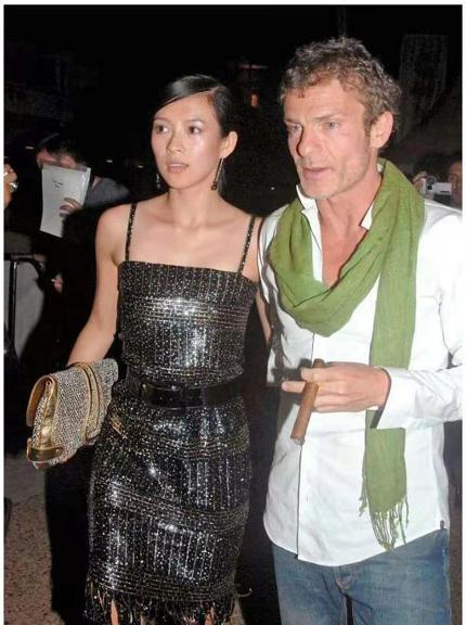 2009年，章子怡與外籍富豪男友海邊嬉戲，留下的照片成為一生之痛-圖5