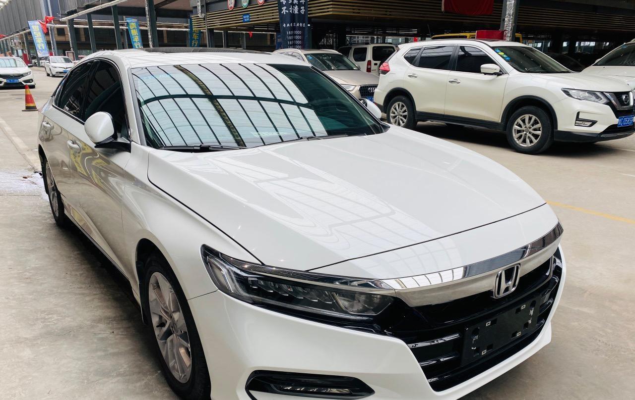 本田雅阁|17万提本田雅阁精英版，开了半年车主表示：美中不足的就是它了！