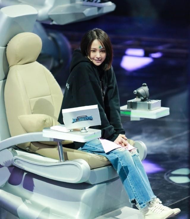 郑爽|郑爽发飙后，前甲方讲述她到底有多难合作，男嘉宾被逼到鞠躬道歉