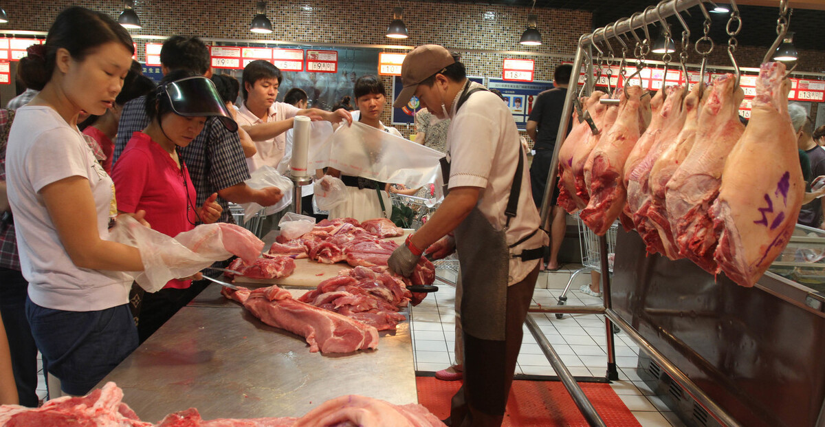 豬價“順利”跌破18元，2萬噸凍肉加持下，豬肉能跌破20元嗎-圖2