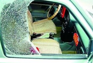 老司机@车钥匙掉在车里,除了砸窗还能咋办?老司机:这个“机关”很好用