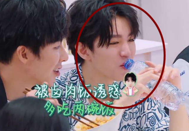 连衣裙|一般人减肥靠\催吐\，看王俊凯吃完肉做了啥？隔着屏幕都心疼