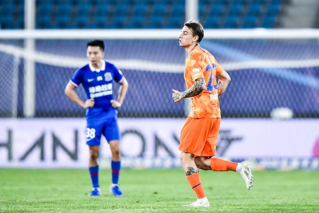 格德斯|菜地限制鲁能技术流，怨天怨地怨场地吧，机会一打不进怨格德斯