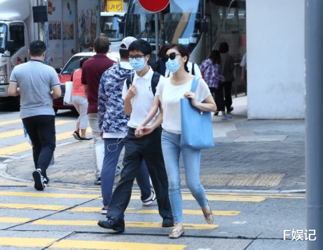 前TVB女藝人與患病養子牽手逛街很溫馨 聽從養子的話不結婚-圖5