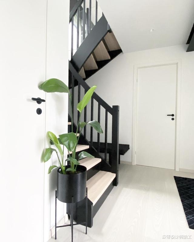 |好不容易买个复式，楼梯间空着多浪费，用这5个博主家给你打个样