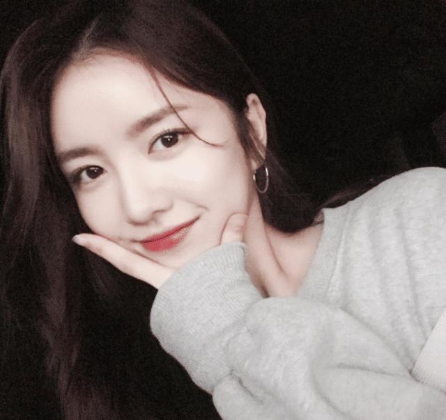 王菲@51岁王菲养出“少女肌”,自曝26年护肤秘诀,网友直呼:简单有效