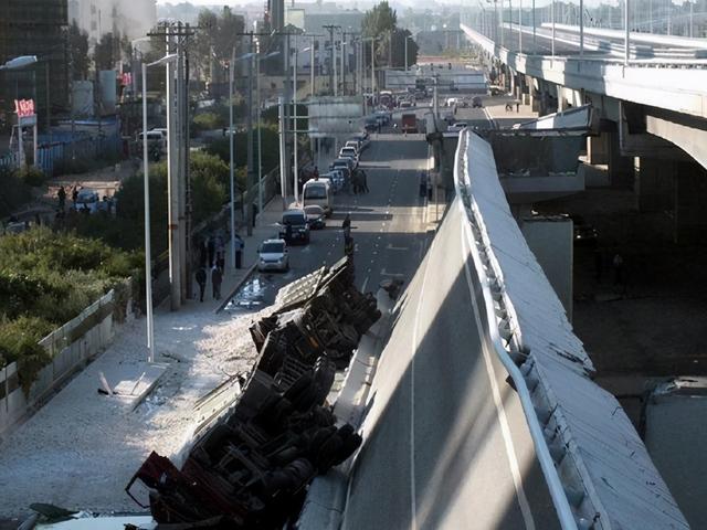 趣观历史|宋朝洛阳桥屹立至今，耗资18亿的阳明滩大桥却倒塌，这是为何？