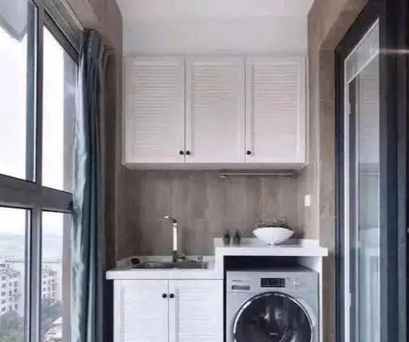 |阳台装吊柜还是地柜?我家这样做,邻居参观后改观赞我有想法