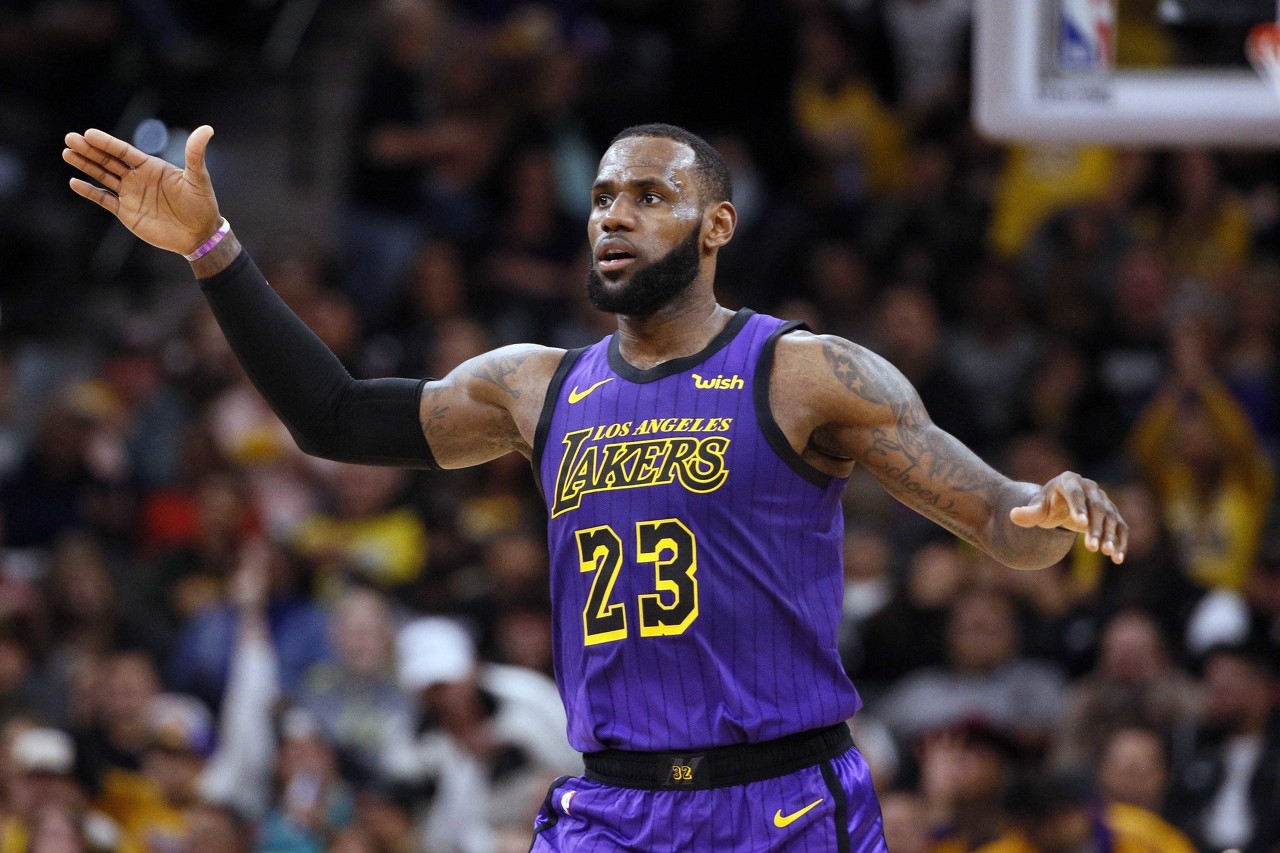 戴维斯|戴维斯98投56中拿下150分，巴特勒96投53中拿下157分，那么老詹呢？