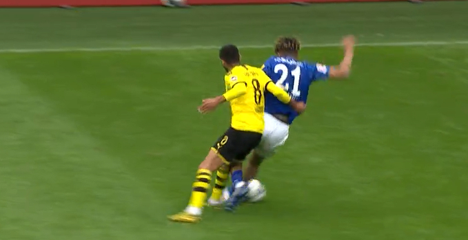 『沙尔克04』没睡醒的沙尔克，忧伤了睡梦中的巴萨，有人站在那满世界的凄凉