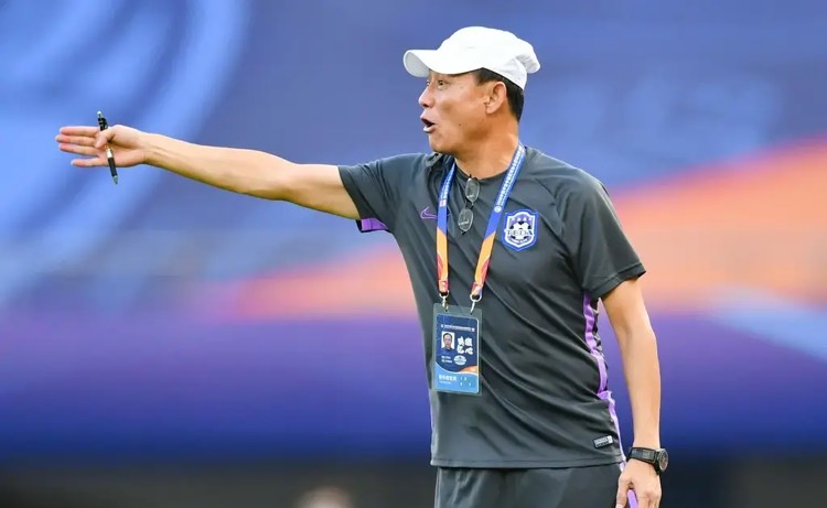 王宝山|CCTV5直播上港VS泰达，新外援身披9号，王宝山有变招放出双核