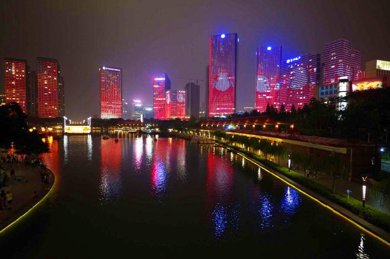 南海发布|靓爆！千灯湖巨幕正式亮灯！海量美图来了→