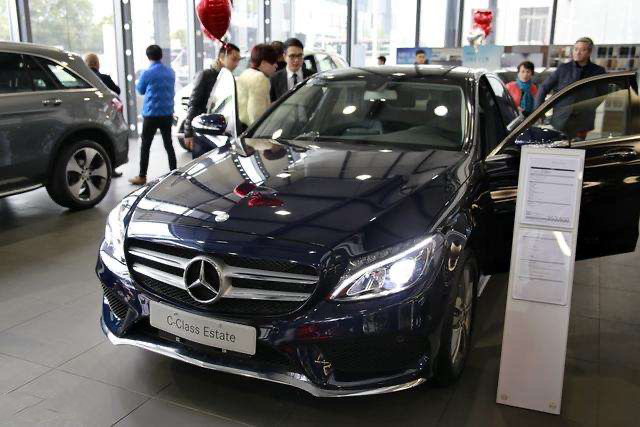 『买车』女子明明是全款买车，突然多出了8万贷款？4s店：借你名字贷个款