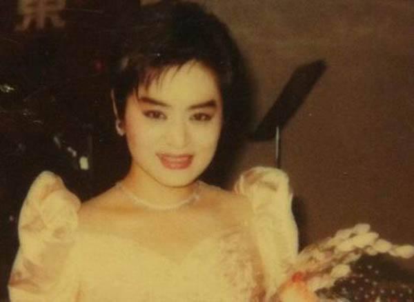 金炜玲|打败韦伟毛阿敏，却被亲弟弟砸致脑震荡，一代歌后沦落到保姆谋生