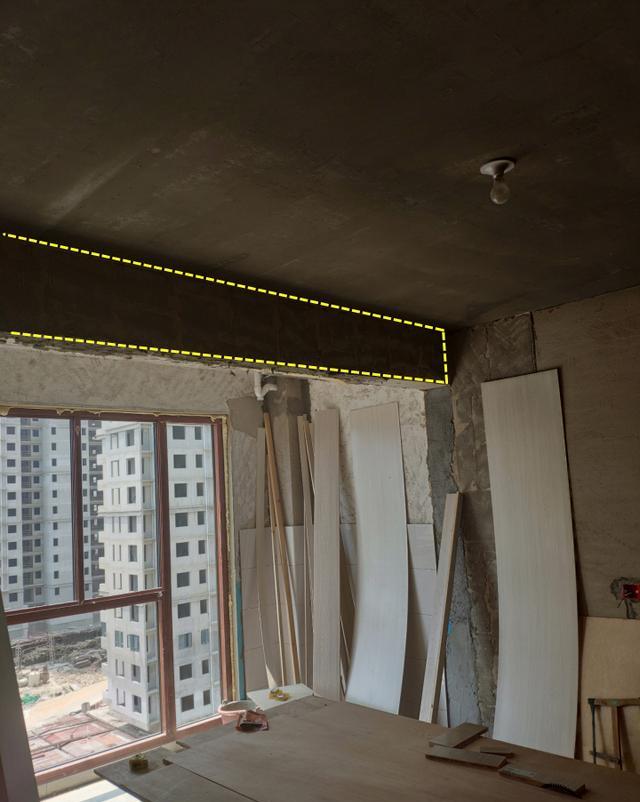 |阳台包进客厅，中间有根60公分的梁吊顶咋做？老师傅2招化解压顶