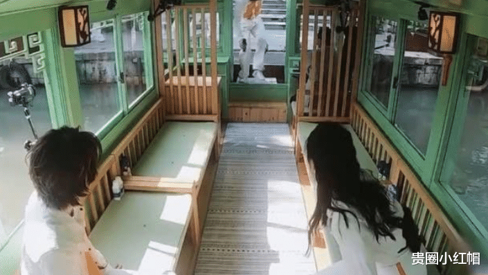 奔跑吧兄弟@怕鹿晗吃醋?关晓彤录制《奔跑吧》与所有成员打招呼,却唯独跳过了他