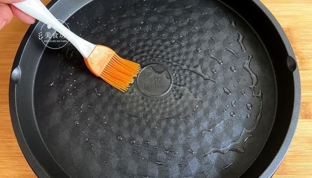 #面粉#20年小吃大妈做饼有一手，原来秘诀在面粉里，难怪生意这么好