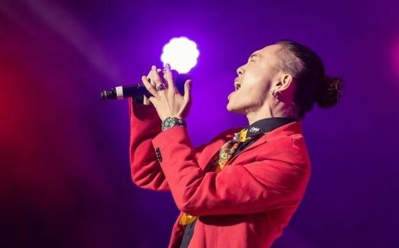 中国好声音|他因《中国好声音》走红，靠一首歌家喻户晓，作品爆红后他却没了热度