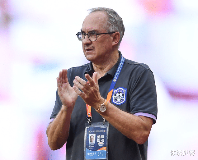 中超|中超诡异一幕!泰达疑被黑却陷入沉默,官方不发声,主帅赛后回避